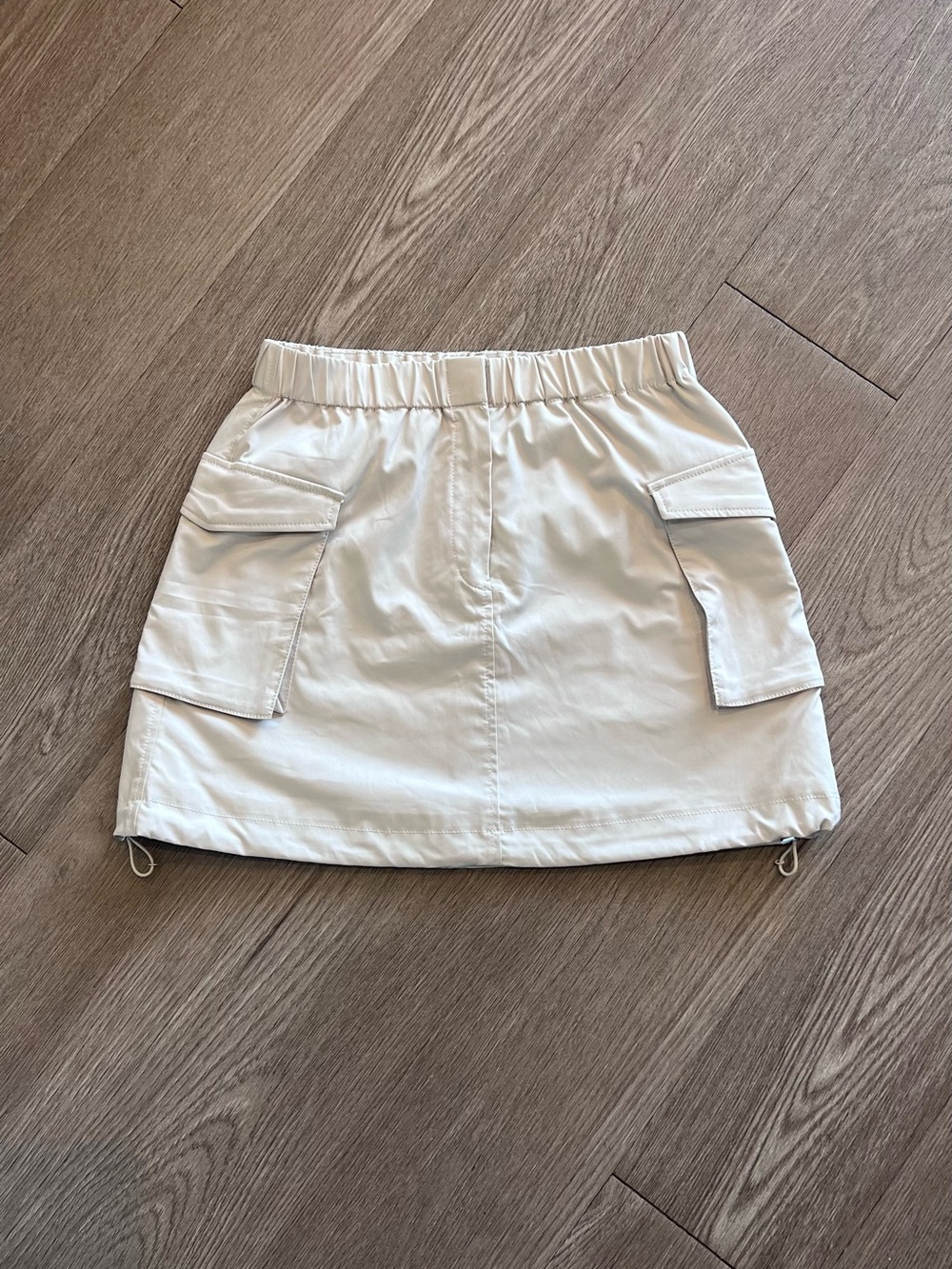 Aritzia Babaton Cream Cargo Mini Skirt